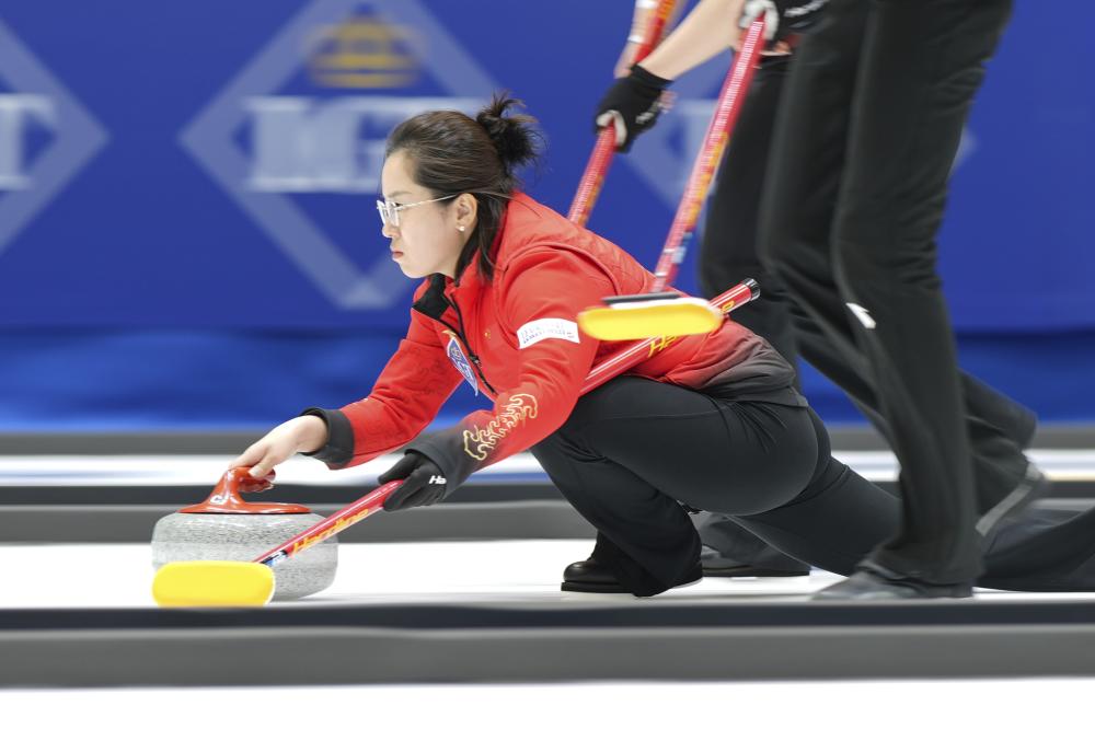 王曼昱女单夺冠 陈幸同亚军 国乒福冈总决赛收官央视新闻客户端.